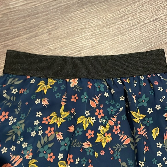 LuLaRoe skirt -lined size XS (normal medium) - Picture 4 of 5